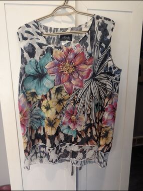 Marallis Floral Sleeveless Blouse